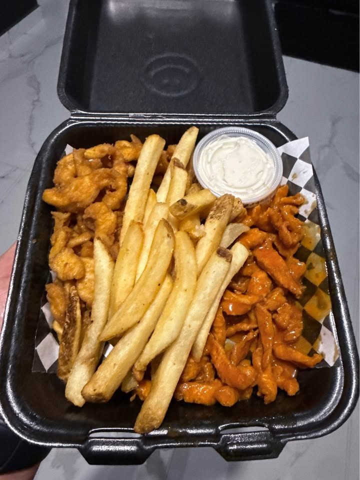 PARA CADA ANTOJO, UNA CHULADA 🔥

Crispy, búfalo, papas y nuestras papas especiales 🤤 Todo preparad 2