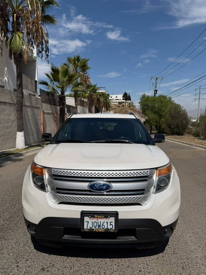 VENDO FORD EXPLORER XLT 3