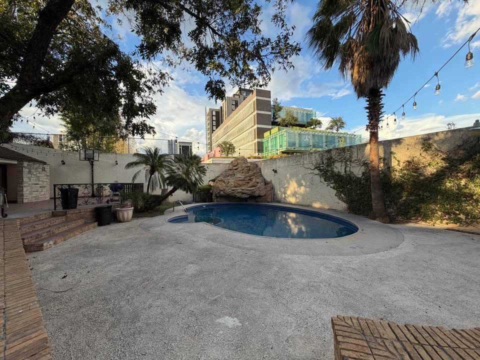 5 Beds 8 Baths - House 2