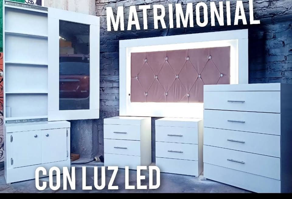 recamara matrimonial nueva capitonada con luz LED y espejo corredizo 2