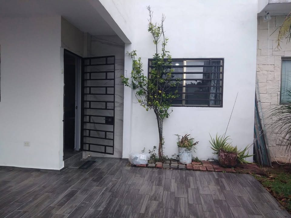 Casa Remodelada y Amueblada de 4 Recamaras en Residencial Jade 3