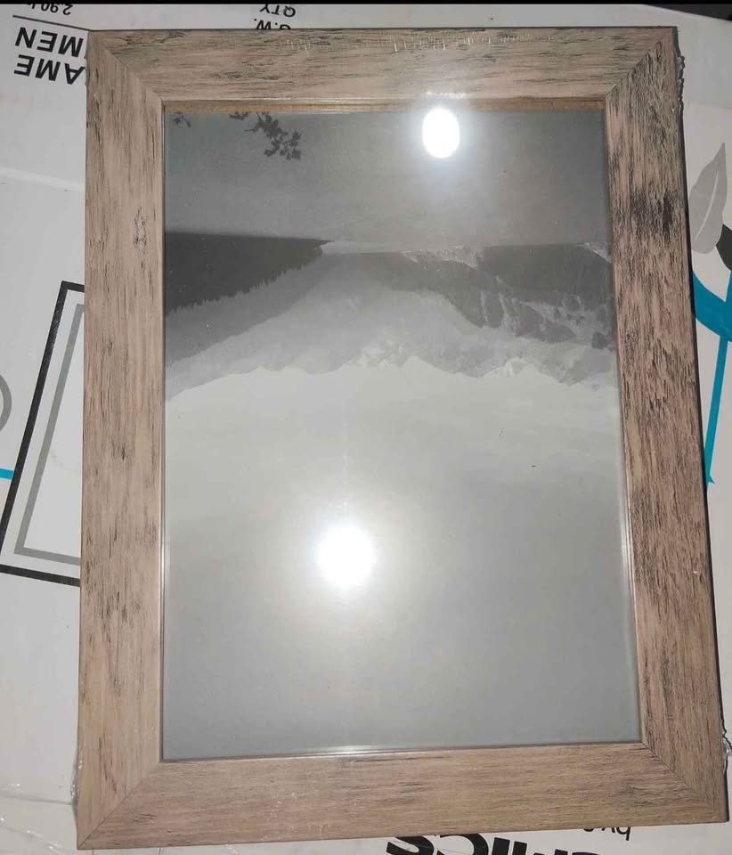 juego de 10 marcos de fotos para pared de la marca SONGMICS. 3