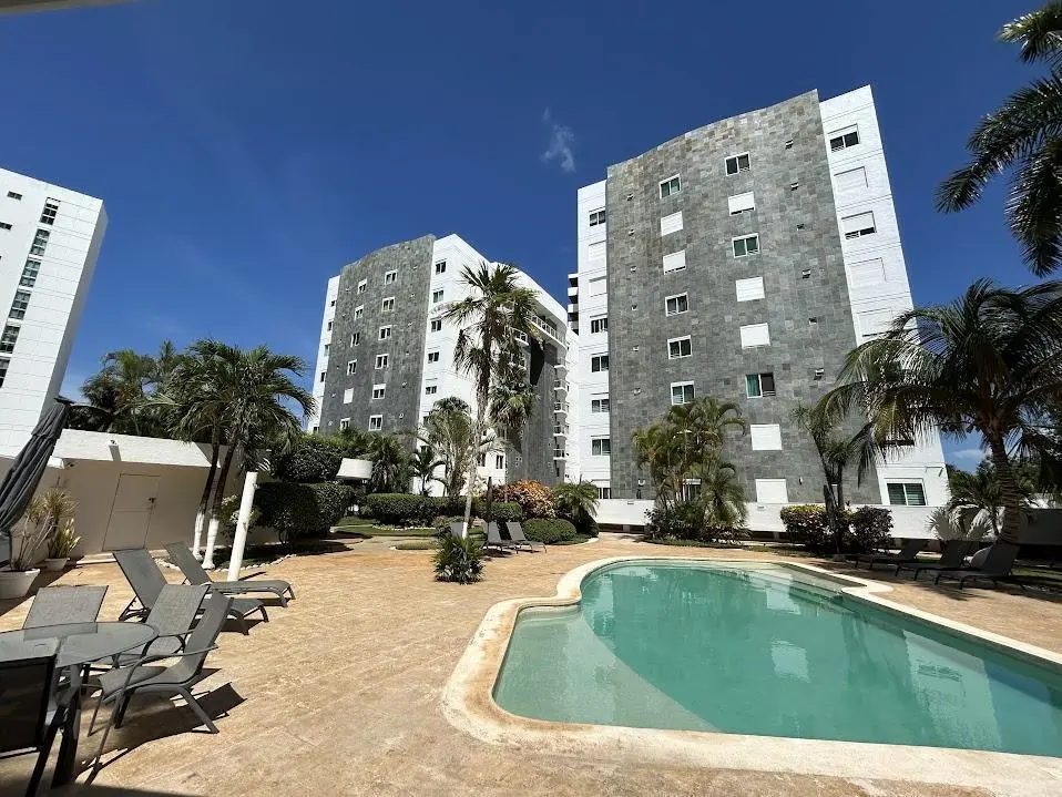 3 Beds 2.5 Baths Apartment 2