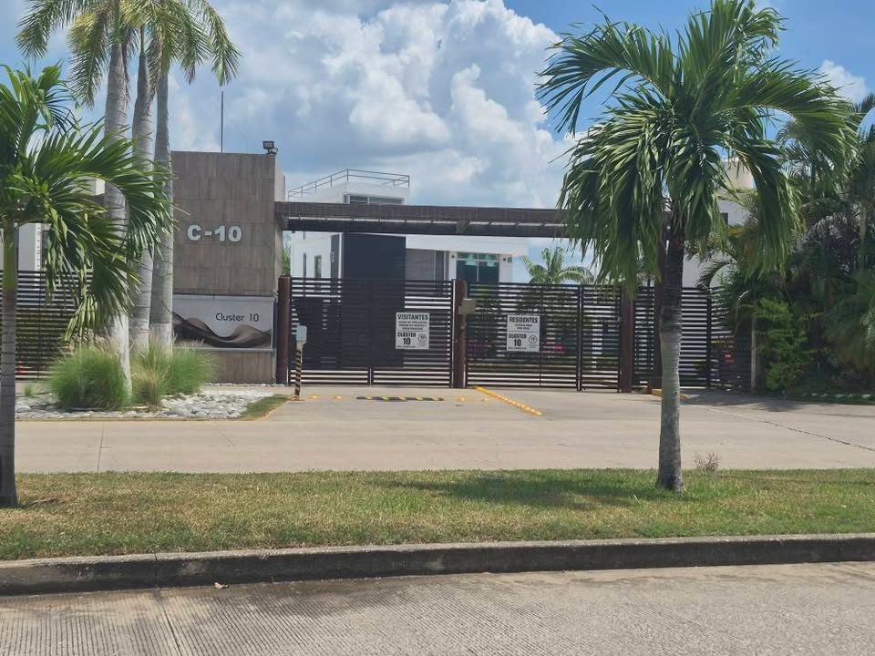 Rento casa en cluster 10  Real Campestre 2