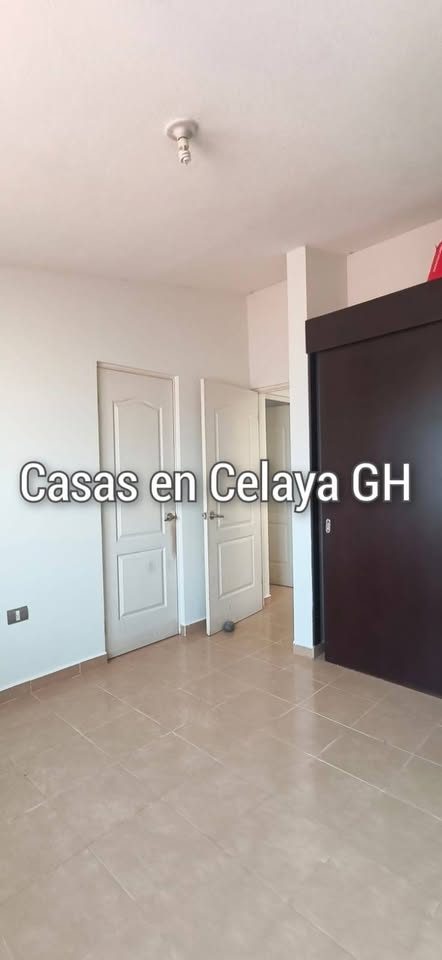 Casa en renta en privada con cochera cerrada 2