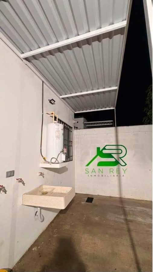 Casa en renta semiamueblada 2 plantas céntrica con acabados modernos 2