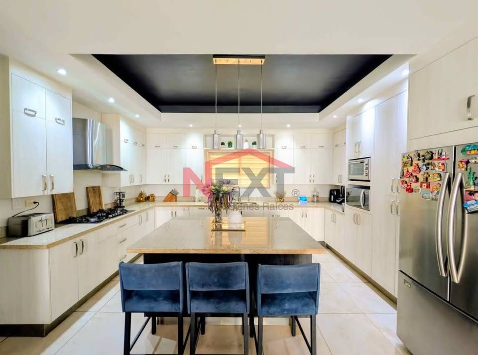 3 Beds 2.5 Baths House 3