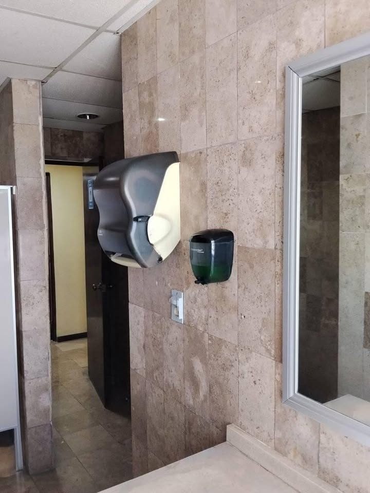 Venta+o+renta+locales+y+oficinas+en+el+Nvo+C+Joyero+Iguala 2
