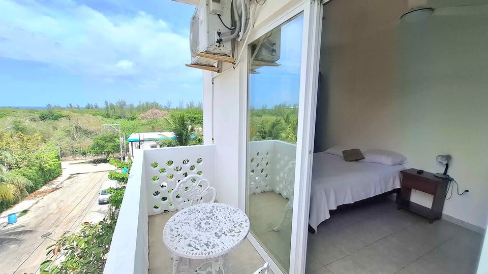 RENT- 🌊 VIEW - 1 BR dowtown- 3 steps from the 🏖 2