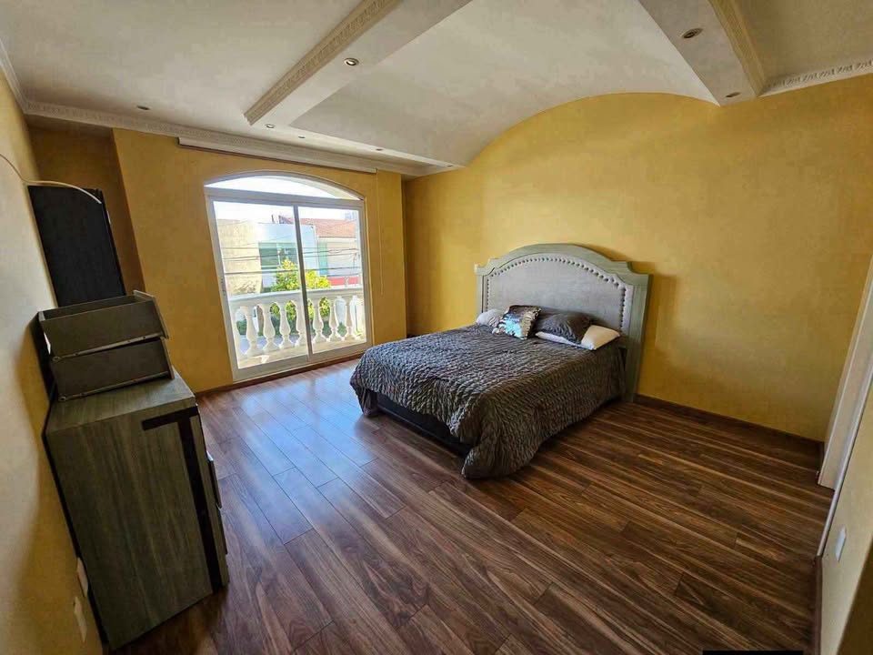 7 habitaciones 8 baños - Casa 2