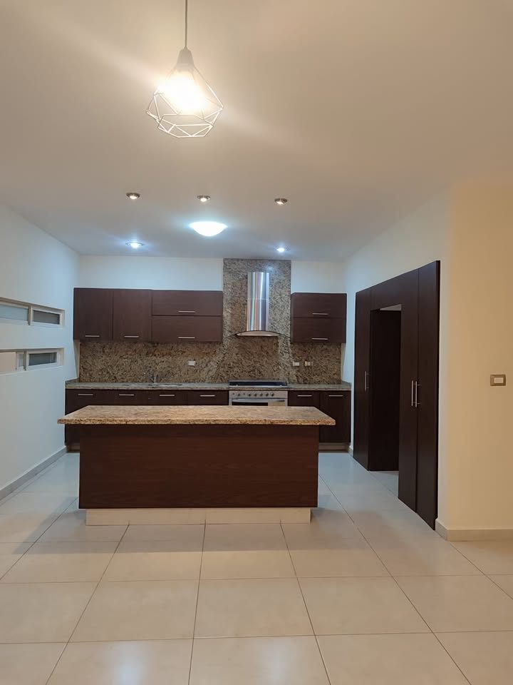 3 habitaciones 2.5 baños Casa 2