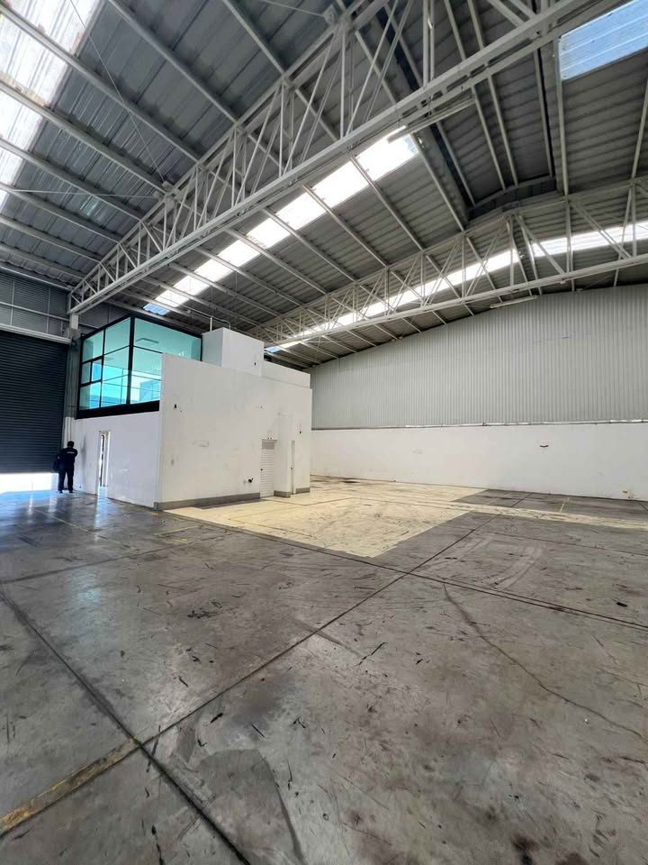 Bodega en renta · 679 m² · León 3