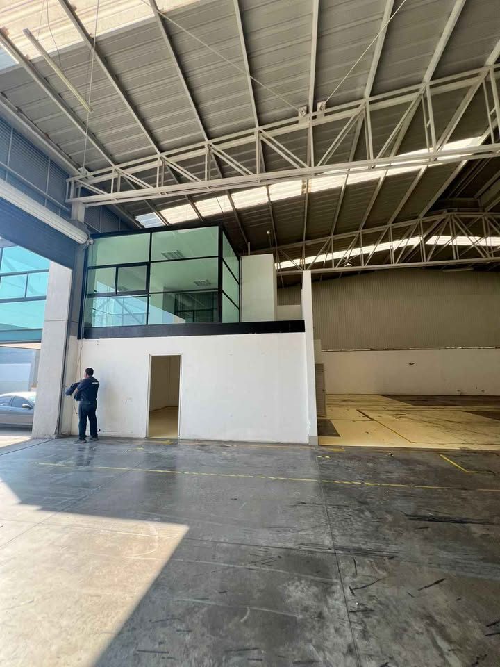 Bodega en renta · 679 m² · León 2