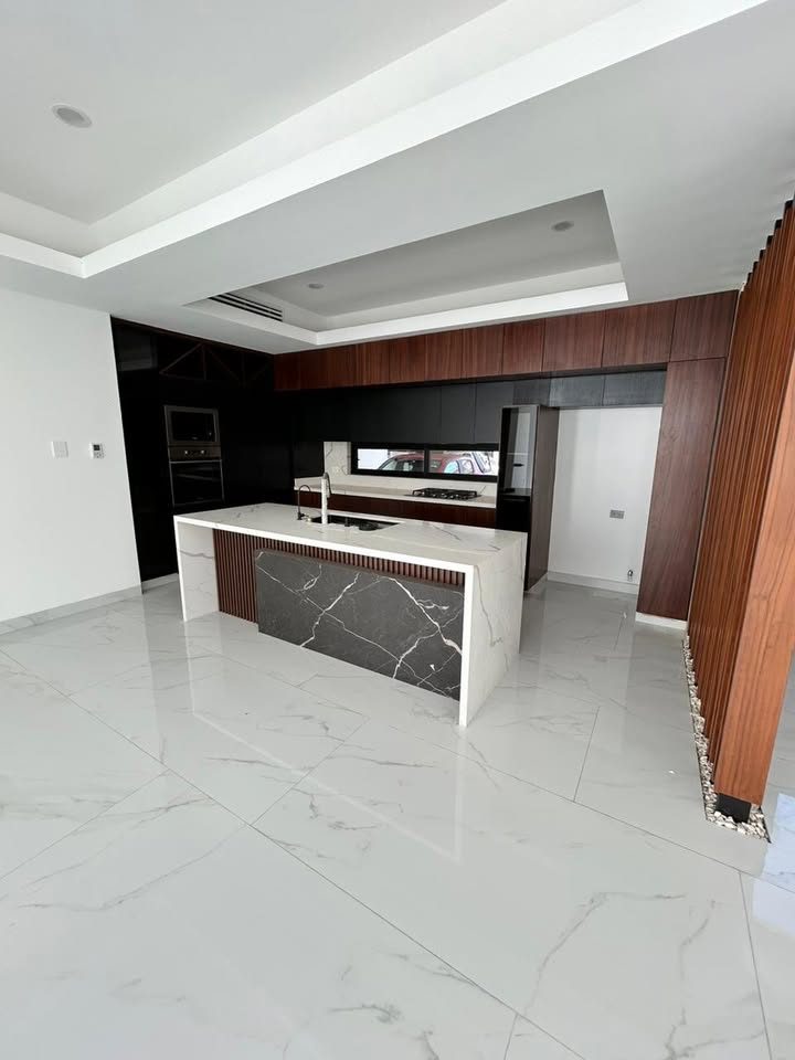 4 Beds 4 Baths House 2