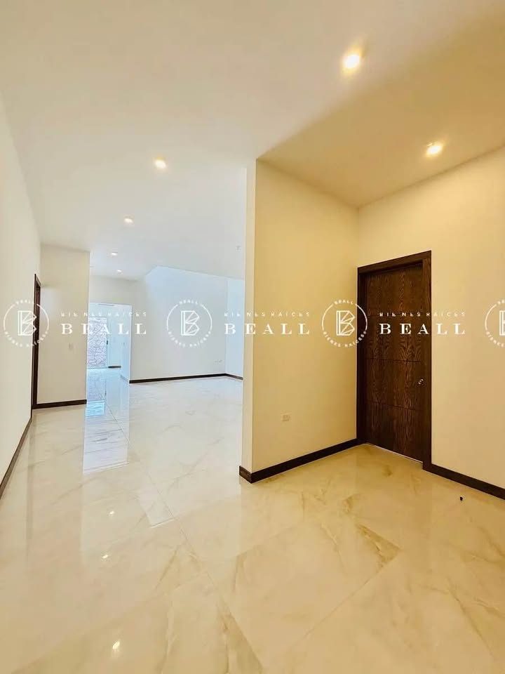 4 Beds 4.5 Baths House 3