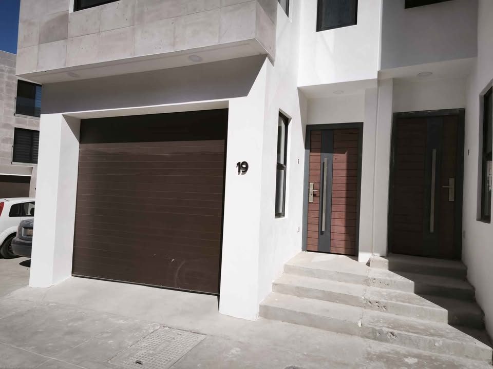 3 Beds 3 Baths - Townhouse 2