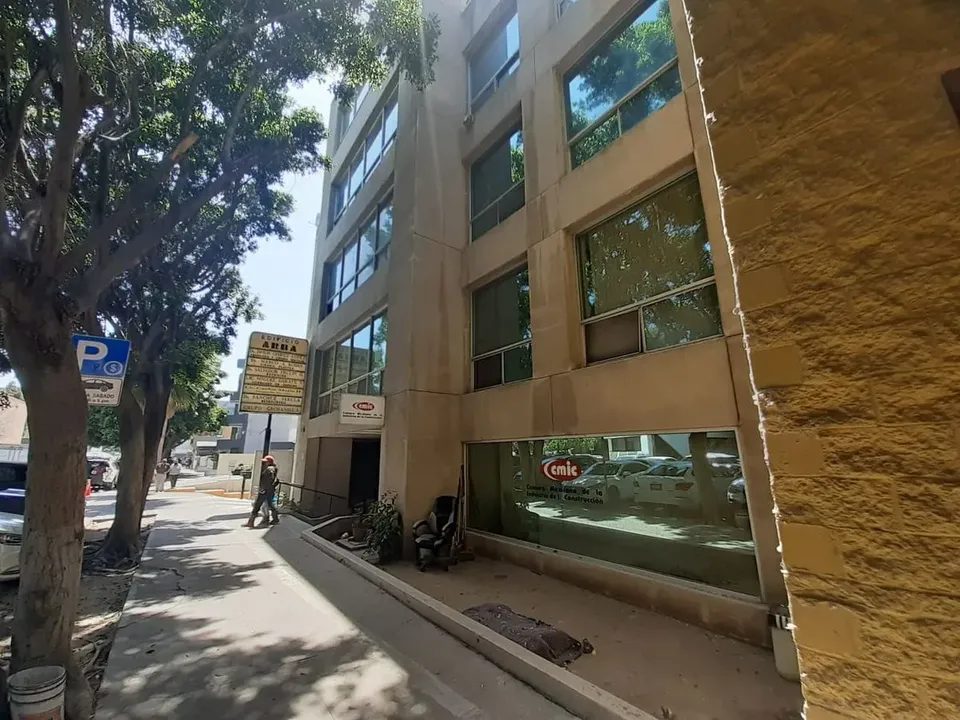 🏢 CONSULTORIO / OFICINA EN RENTA EN ZONA RÍO 3