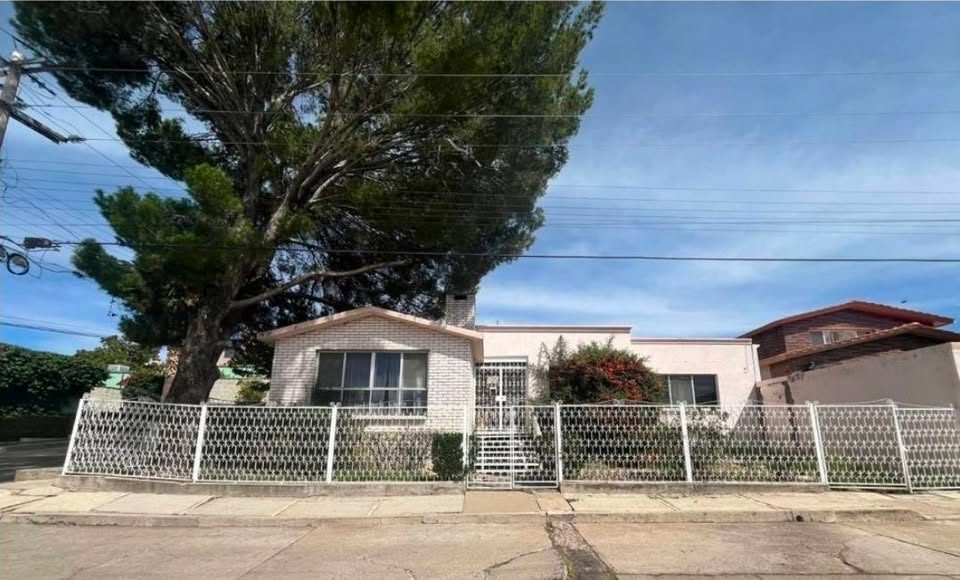 SE VENDE CASA DE UN PISO EN ESQUINA EN PARRAL CHIHUAHUA‼️‼️ 2