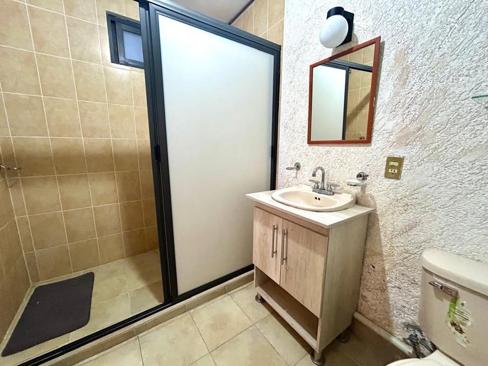 RENTA DE BONITA OFICINA EN EL CENTRO DE JIUTEPEC; $9,500 3