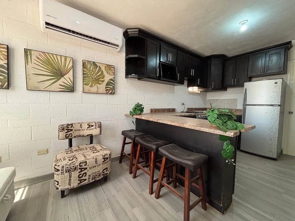 Casa a estrenar con terreno excedente en Sección Barreiro, La Condesa, Mexicali. 2