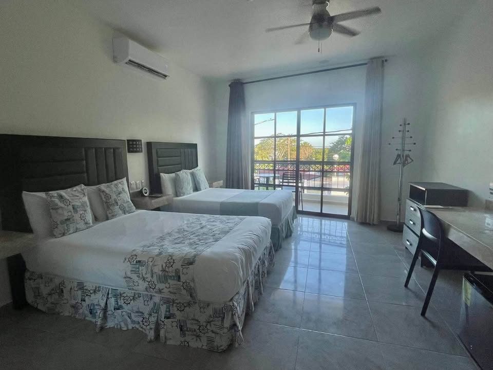 En renga hotel 
Costera de Bacalar 2