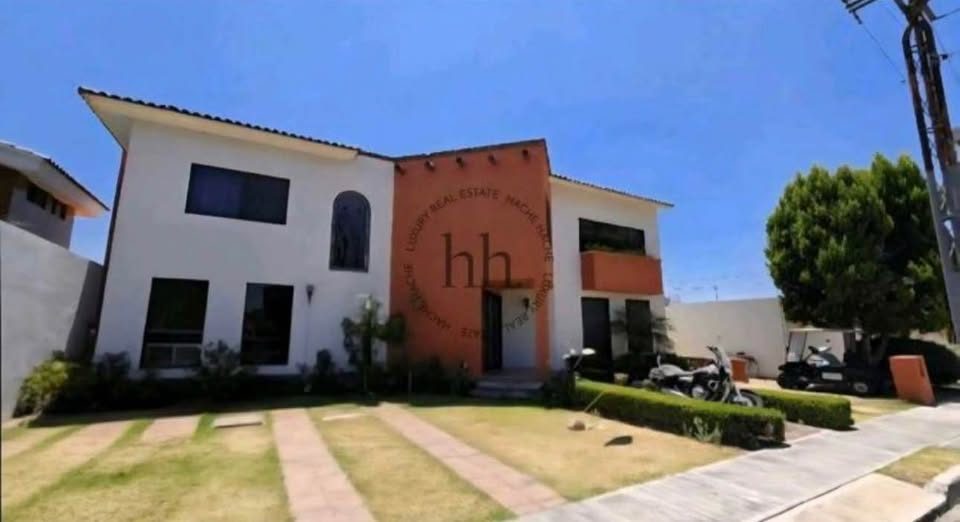 Casa en renta · 4 rec · 335 m² · Santiago Momoxpan 2