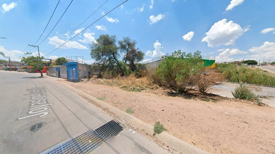 Terreno en renta · 1 014 m² · León 2