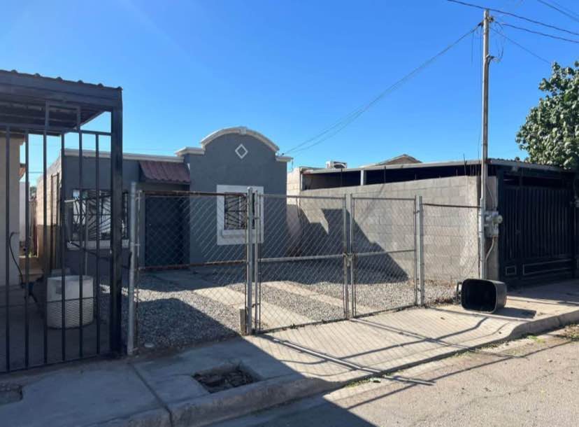 SE RENTA CASA VILLAS DEL REY 2