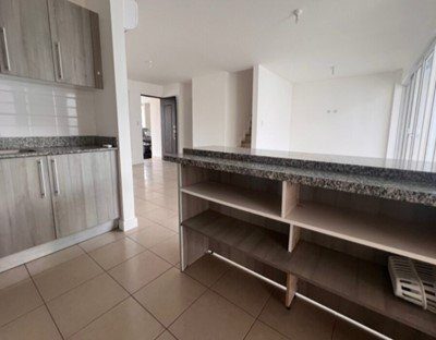 3 habitaciones 2.5 baños Casa 3