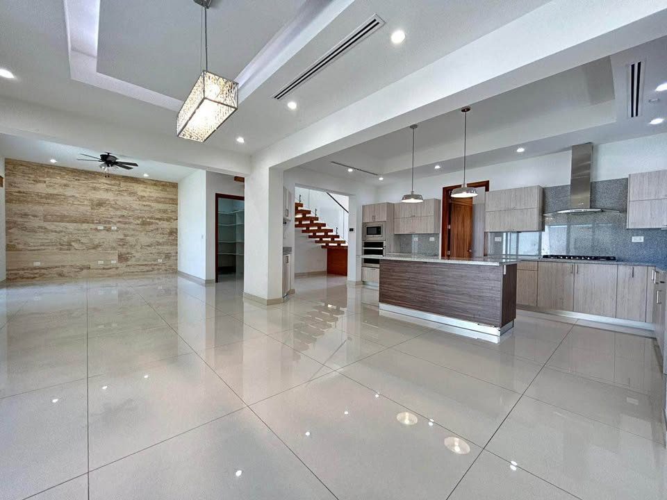 4 habitaciones 4,5 baños - Casa 2