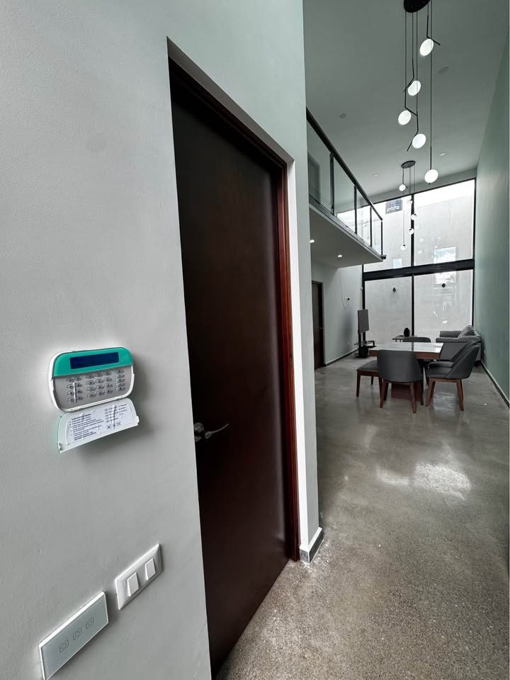 2 Beds 4 Baths - House 3