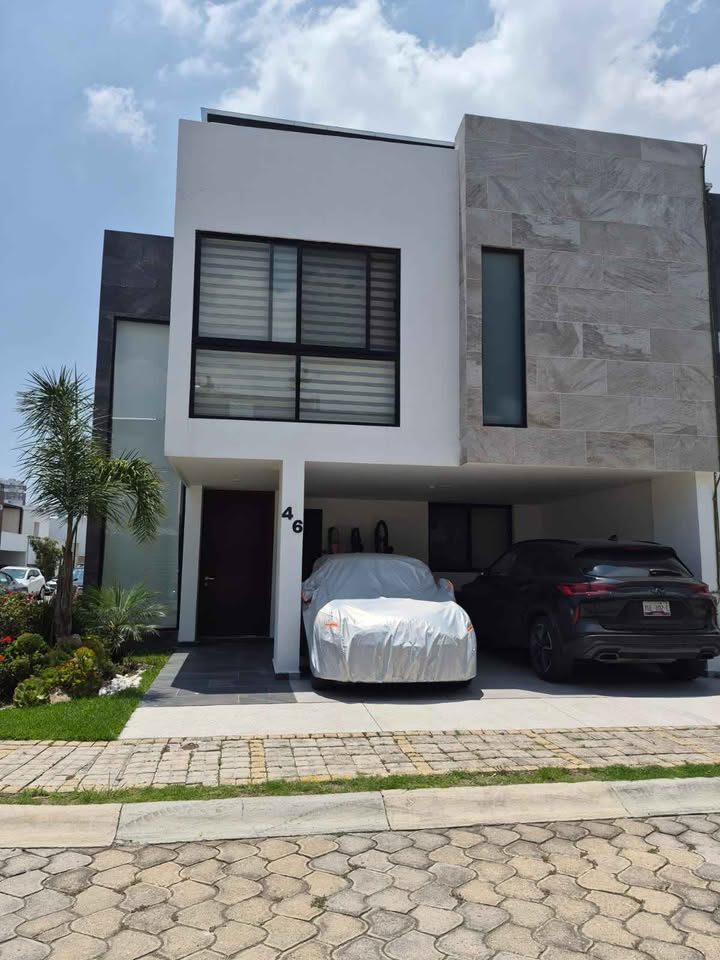 Casa en venta · 3 rec · Lomas de Angelópolis 2