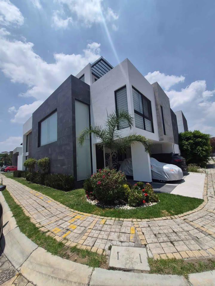 Casa en venta · 3 rec · Lomas de Angelópolis 3