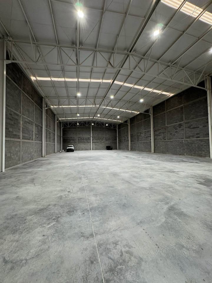Nave industrial en renta · 1 105 m² · Santa Catarina 2