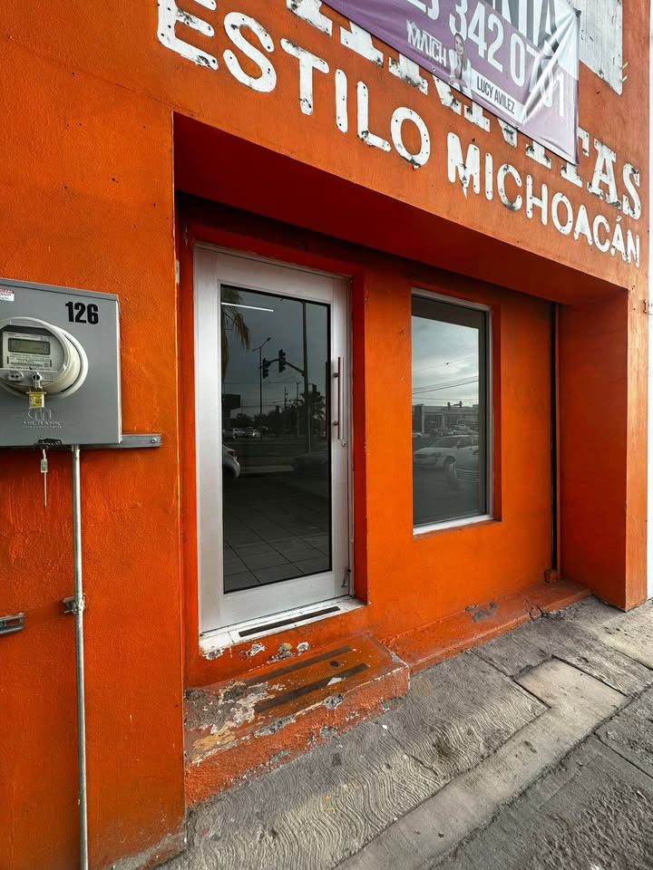 SE RENTA LOCAL SÚPER UBICACIÓN 3