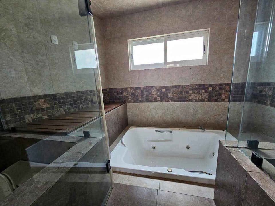 7 habitaciones 8 baños - Casa 2