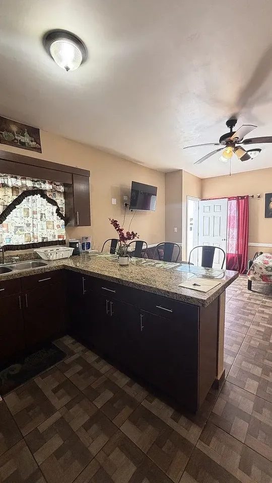 SE RENTA DEPARTAMENTO AMUEBLADO EN ROSARITO MONTEMAR A MINUTOS DEL MAR $700 DLLS 2