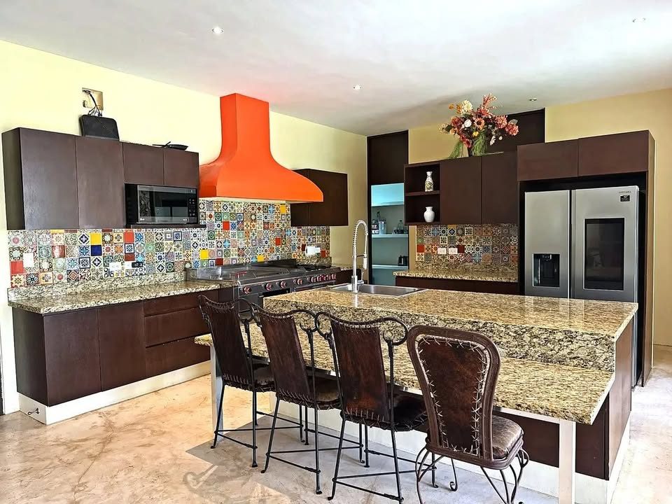 4 beds 4 baths House 3