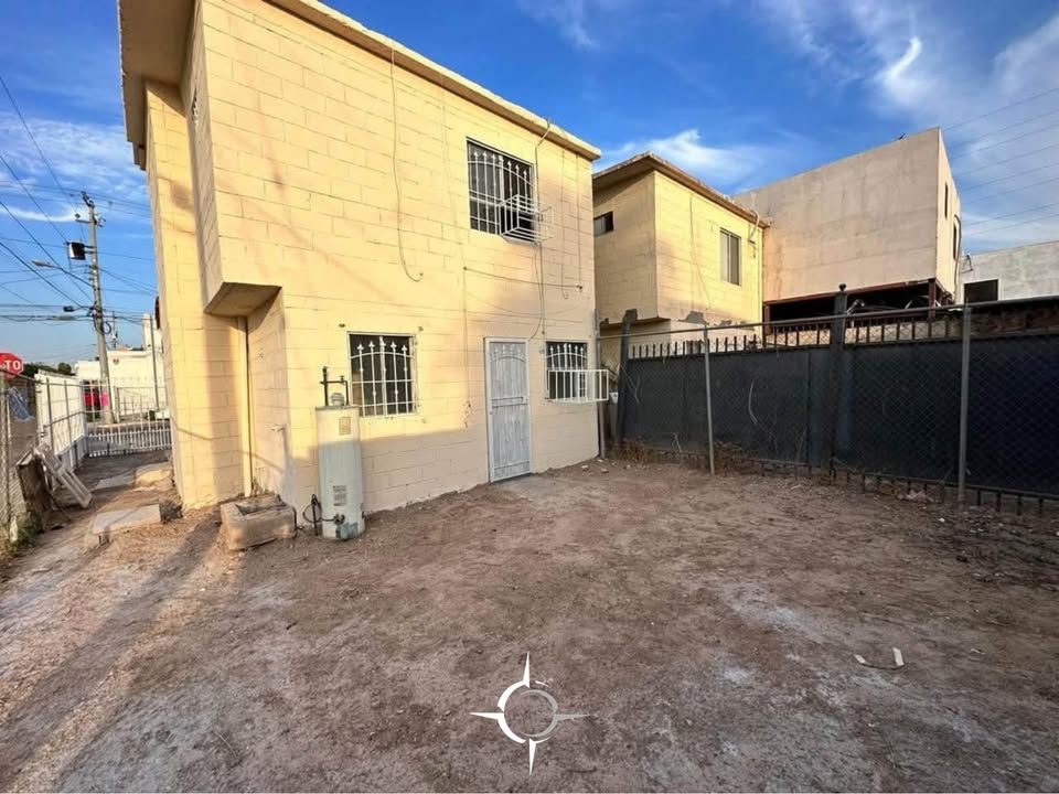 SE RENTA CASA EN VILLAS DEL REY 3