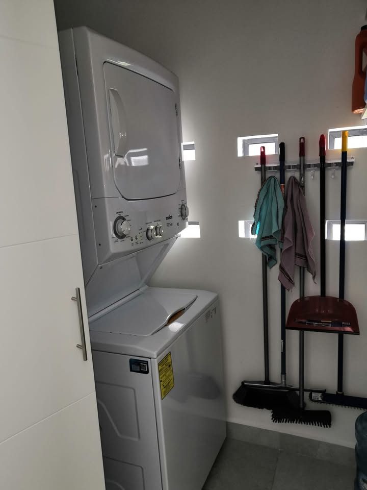 2 habitaciones 2.5 baños Casa 3