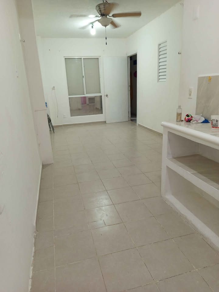 Se renta una casa en palmas1 de una habitacion incluye agua e internet,interesados mandar inbox 3
