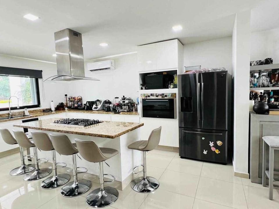 4 habitaciones 4 baños - Casa 2