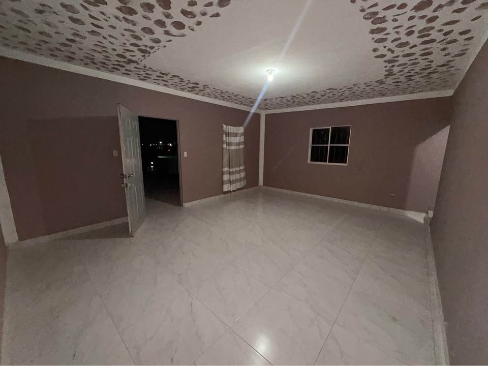 CUARTO EN SEGUNDA PLANTA🏡

COL. CONSTITUCIONAL 📍

Incluye todos los servicios:

AGUA💧, LUZ💡 WIFI 2