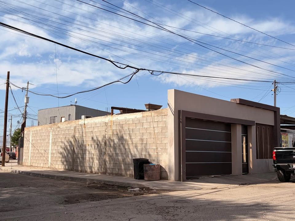 ⚜️Casa en venta esquina con terreno excedente 
 Huertas del Colorado 📍 2