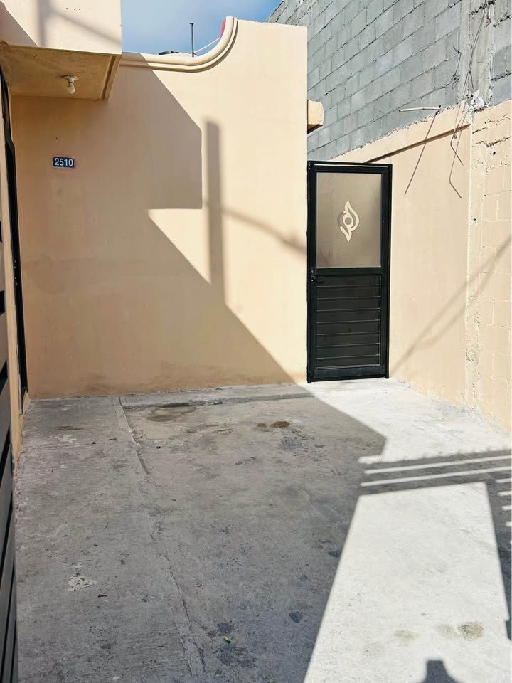 🔥🏡 ¡CASA TOTALMENTE REMODELADA EN RENTA ! 🔥
📍 Misión Cerritos 2