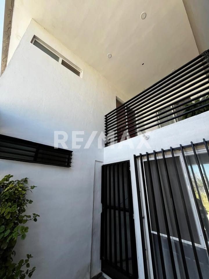 3 habitaciones 1.5 baños Casa 2