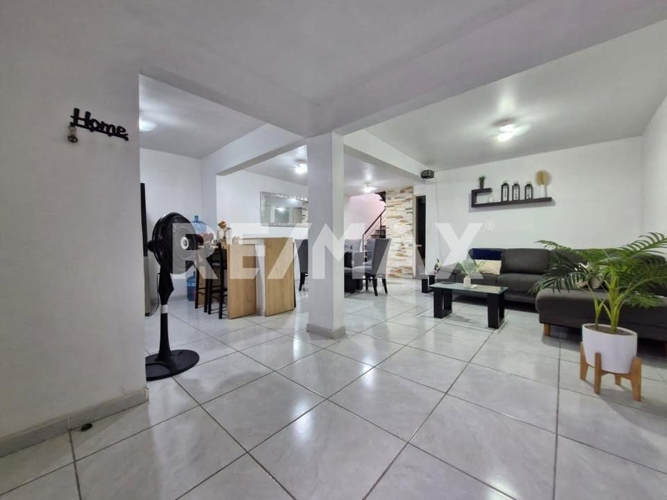 3 habitaciones 1.5 baños Casa 3