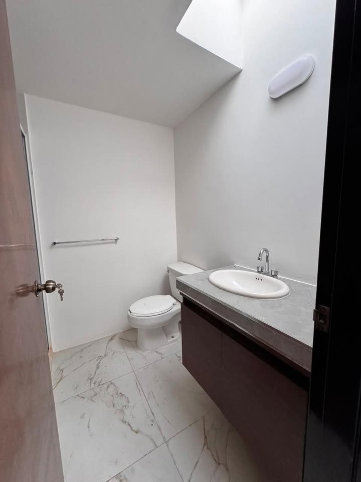 3 habitaciones 2.5 baños Casa 3