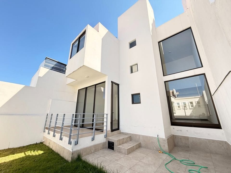 3 habitaciones 2.5 baños Casa 2