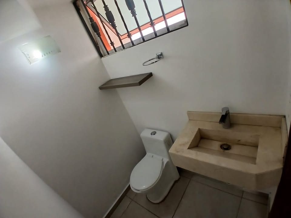 3 habitaciones 2.5 baños Casa 3